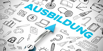 blauer Pfeil zeigt auf Ausbildung